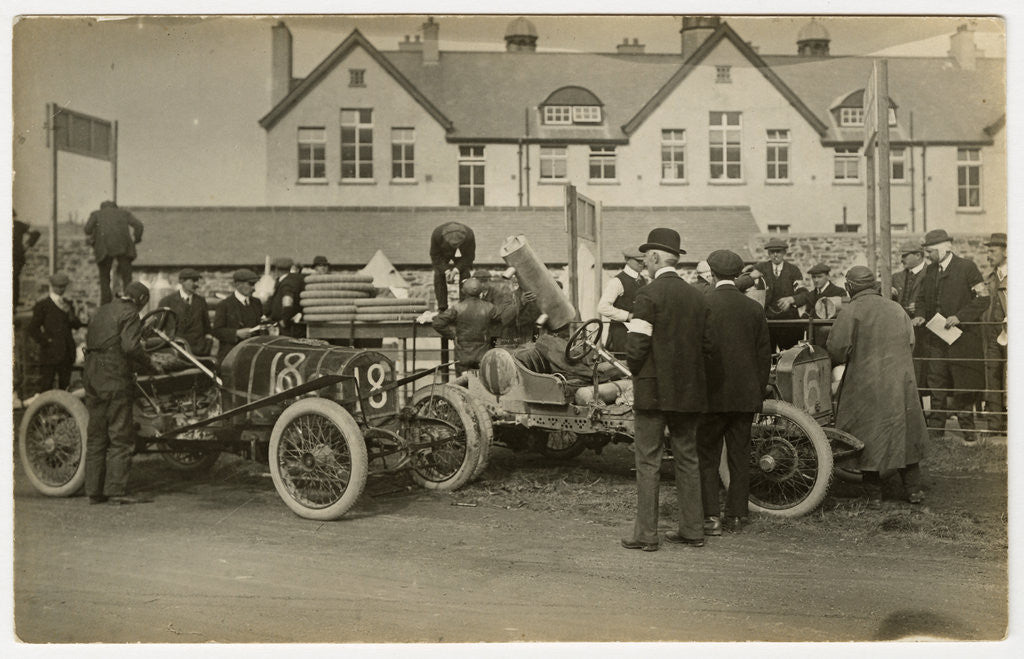 Detail of Ramsey pits, 1908 Tourist Trophy motorcar race by Anonymous