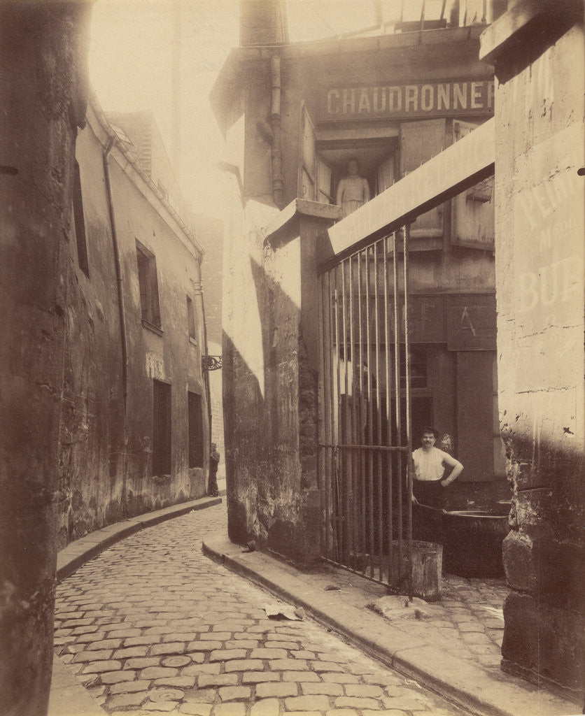 Detail of Entrée du passage de la Réunion, 1 et 3 Rue du Maure, 3° arrondissement by Eugène Atget
