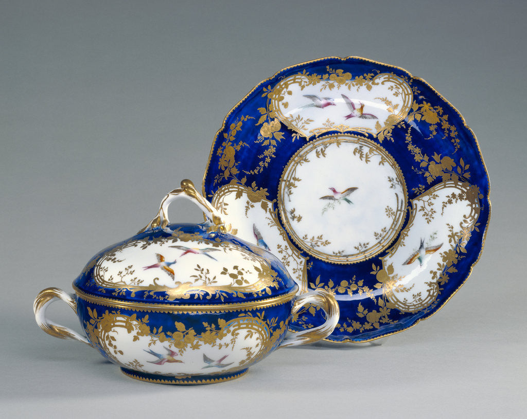 Detail of Lidded Bowl and Dish (Écuelle ronde et plateau rond) by Vincennes Porcelain Manufactory
