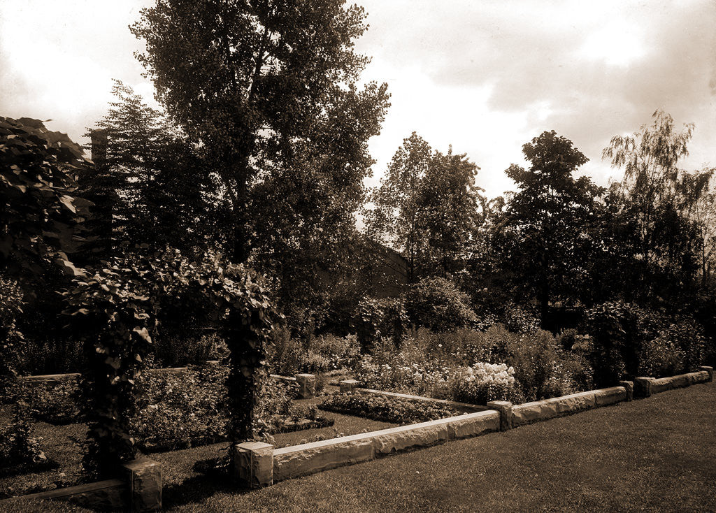 Detail of Garden and arbor, residence of Mrs. Franklin H. Walker by Anonymous
