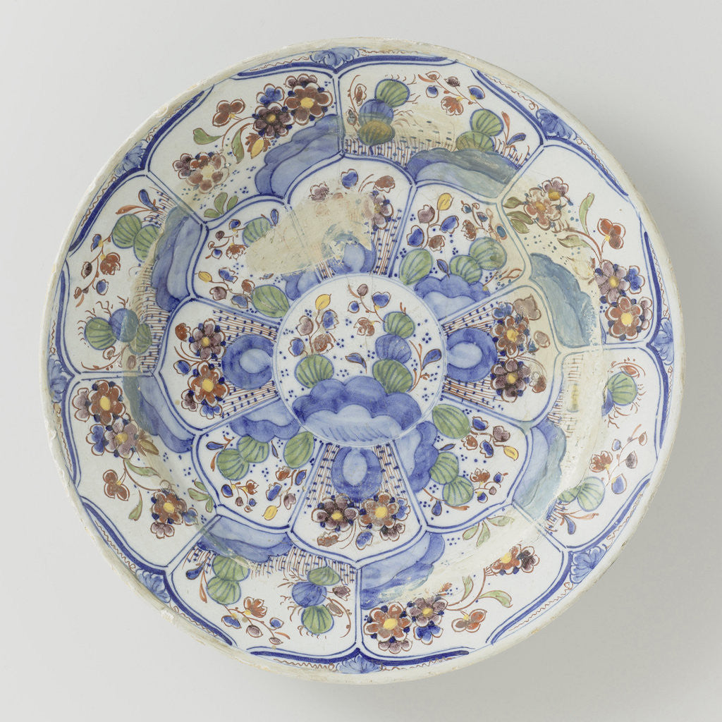 Detail of Dish polychrome painted faience, De Porceleijne Schotel by Johannes van Duijn