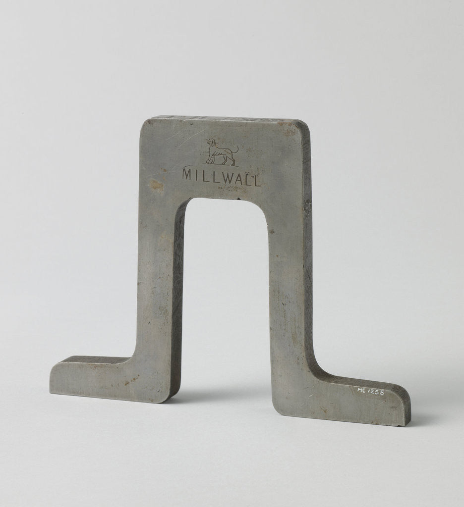 Detail of Cross section of a hollow iron long connection by Anonymous