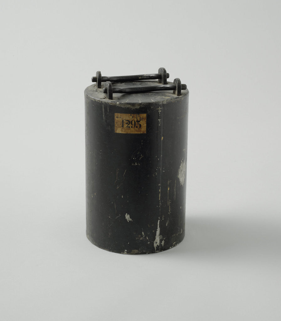 Detail of 18 cm canister by Royal Laboratory