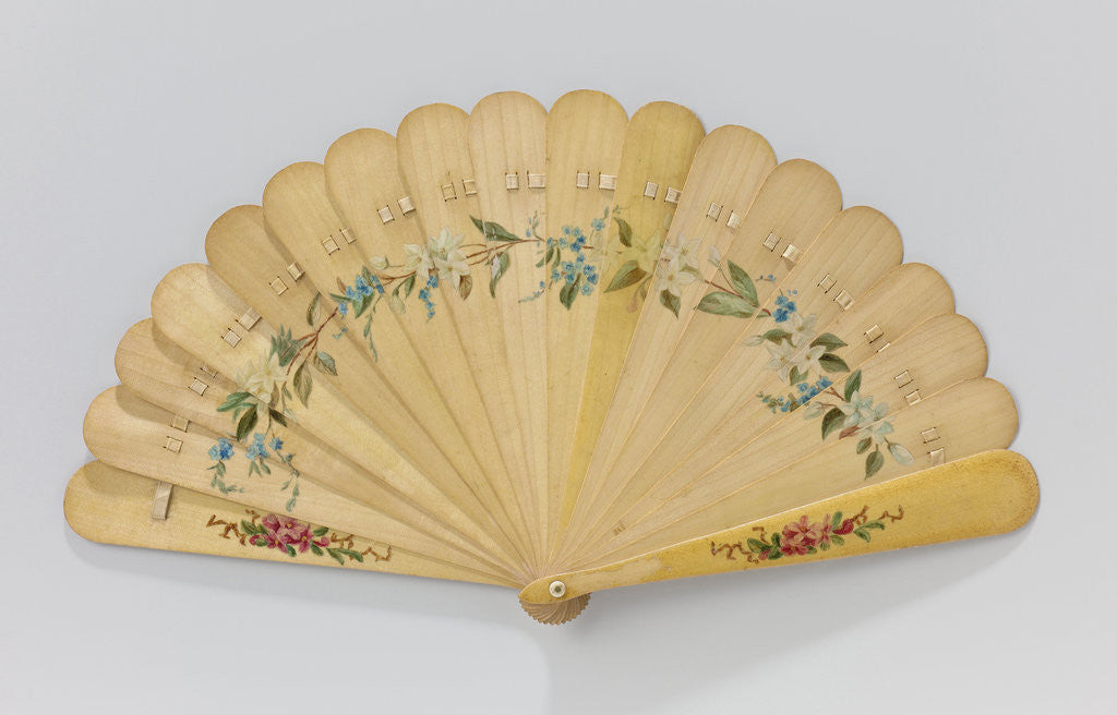 Detail of Brisé fan of wood, partially painted with flowers and fully varnished by Gijs Bosch Reitz