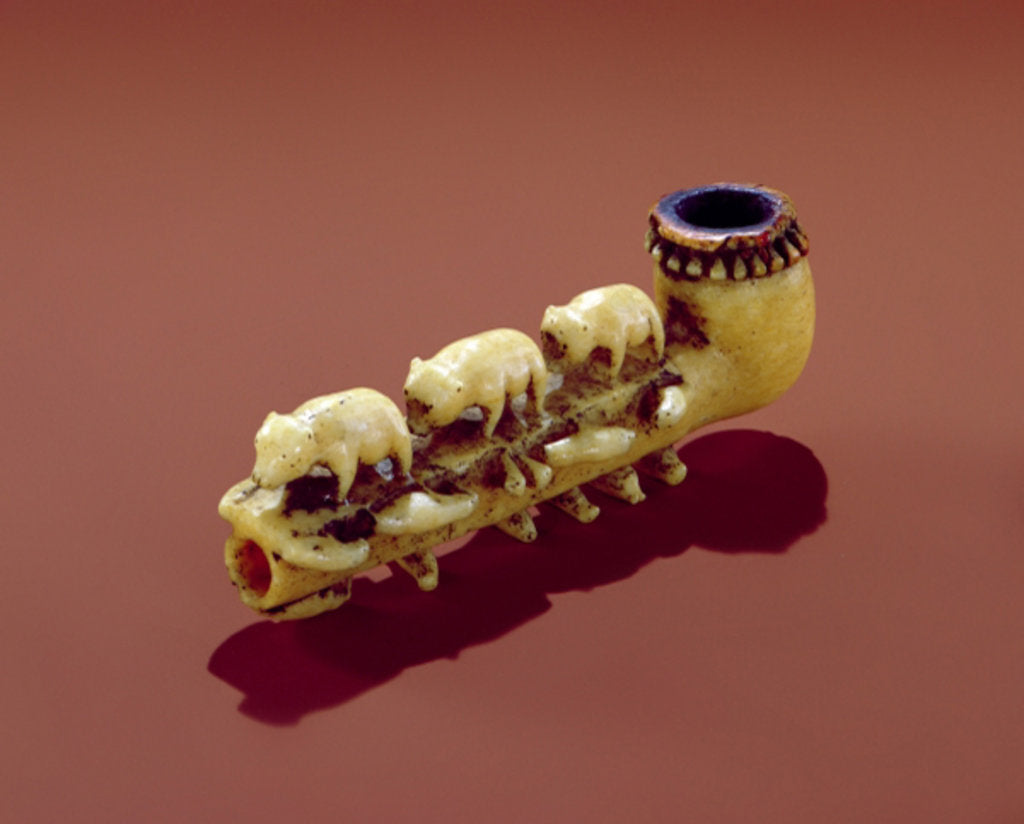 Korvack pipe with carved Polar Bears by School Siberian